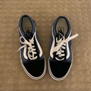 Black and navy, vans old skools. Barely worn, new